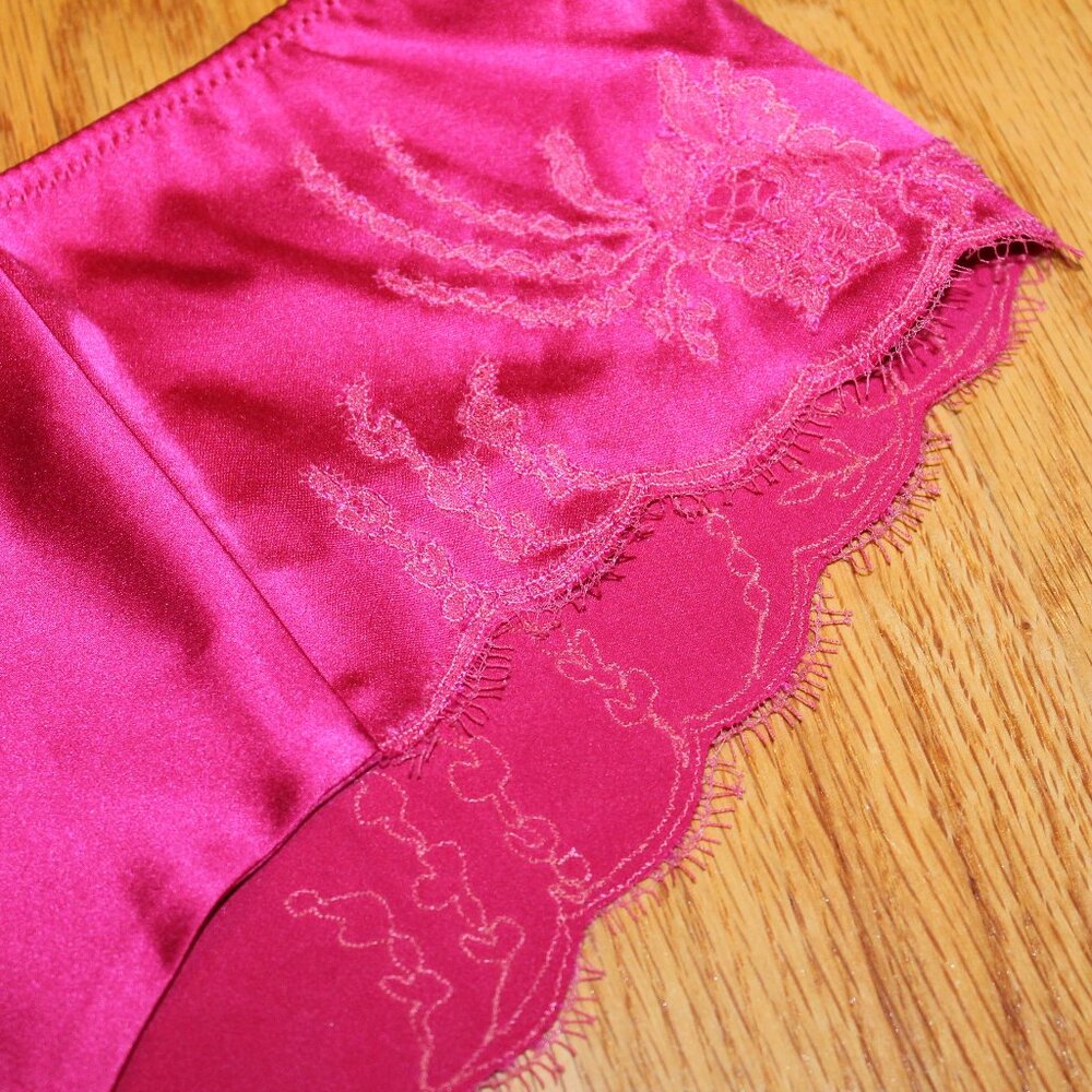 Carine Gilson panty Medium hot pink Chantilly lace trim stretch silk satin NWOT - Picture 4 of 11